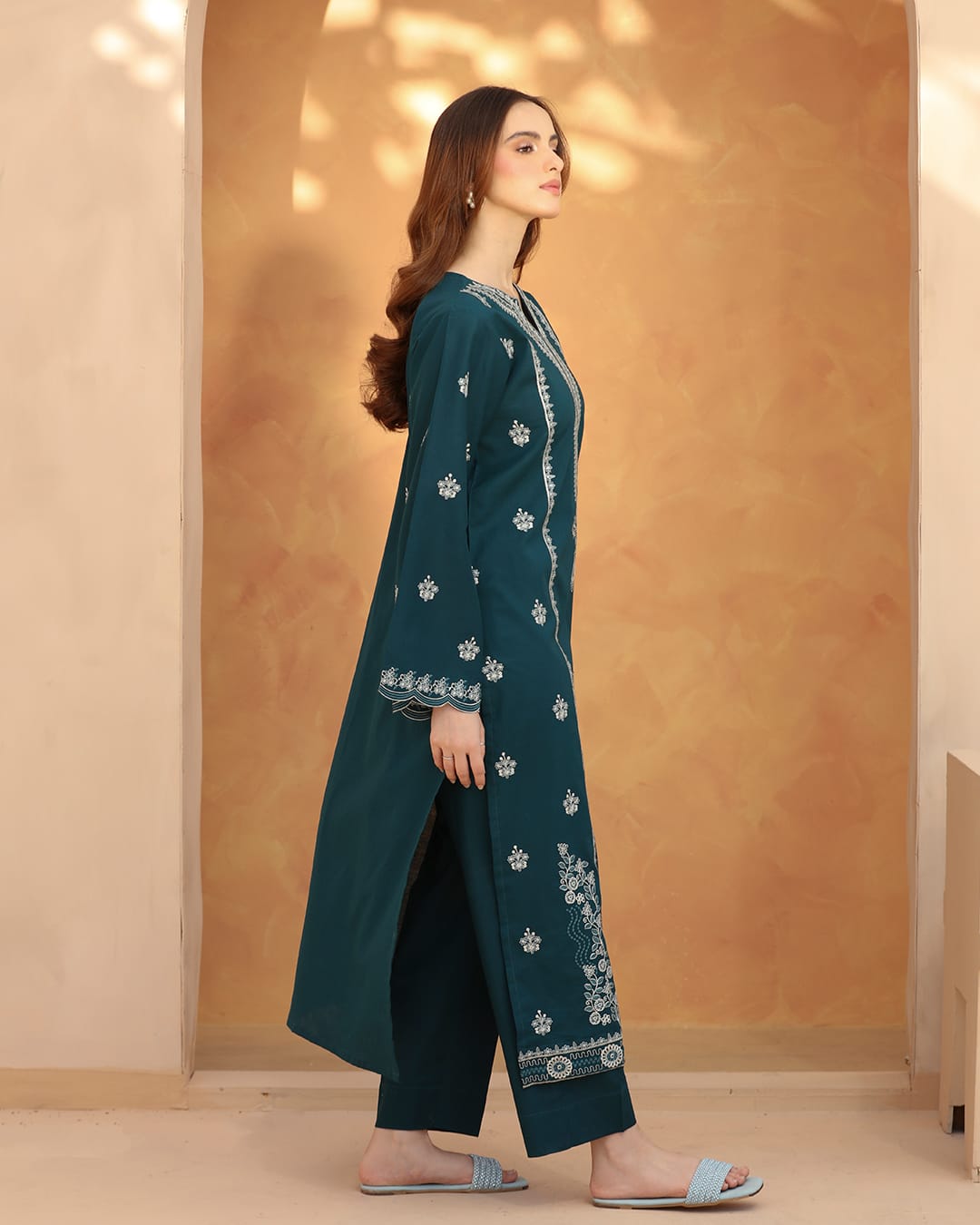 JUGNU EMBROIDERED 2PC