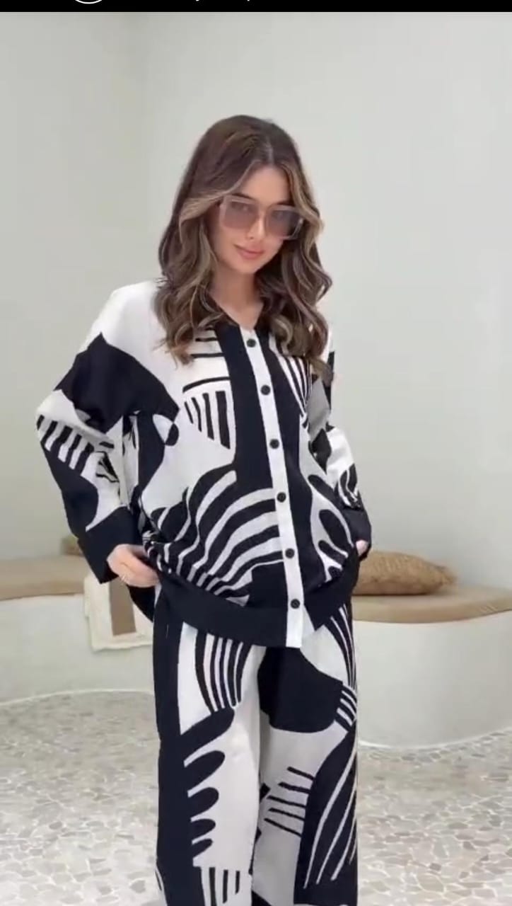 BLACK AND WHITE CORD SET