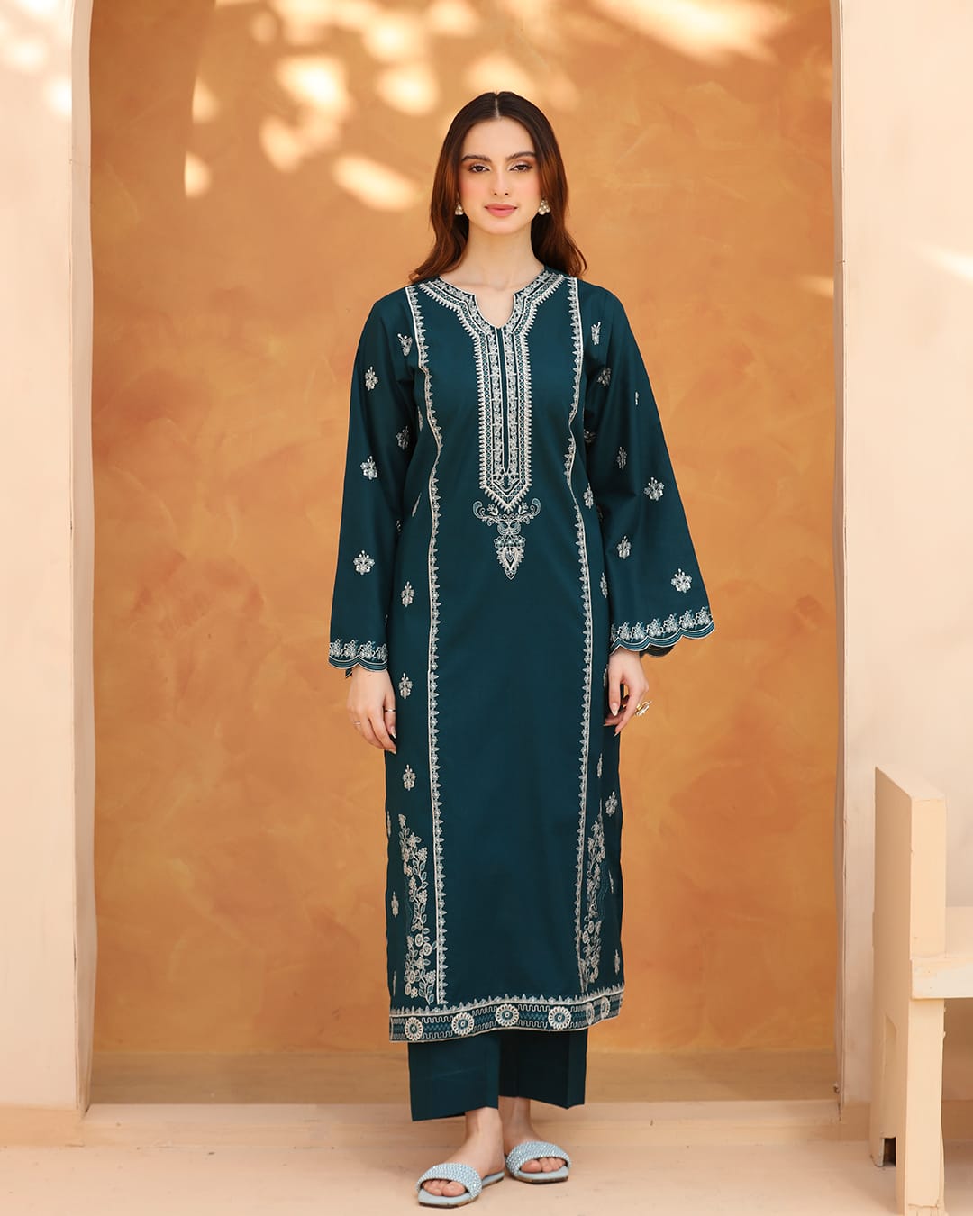 JUGNU EMBROIDERED 2PC